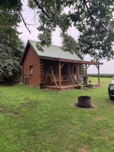 A sweet log cabin for guests